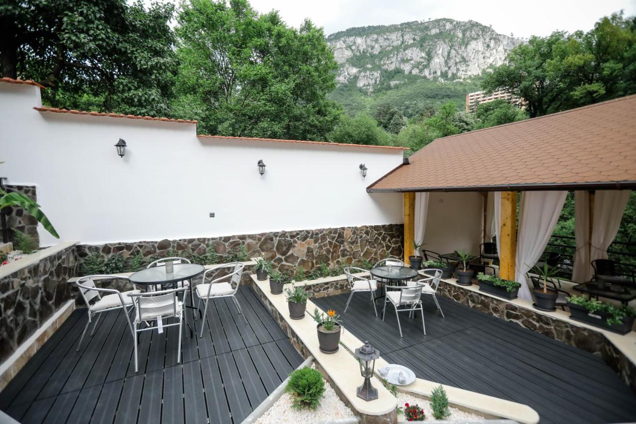 Hotel Casa Marica à Băile Herculane Extérieur photo