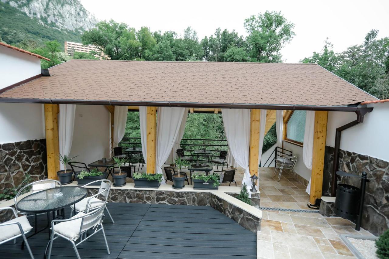 Hotel Casa Marica à Băile Herculane Extérieur photo